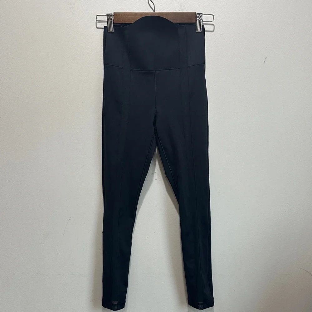 Sleek Black Women's High-Rise Leggings